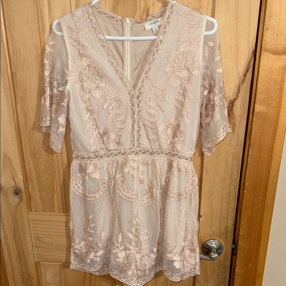 UMGEE Elegant Lace Dress in Blush Pink - Picture 1 of 5